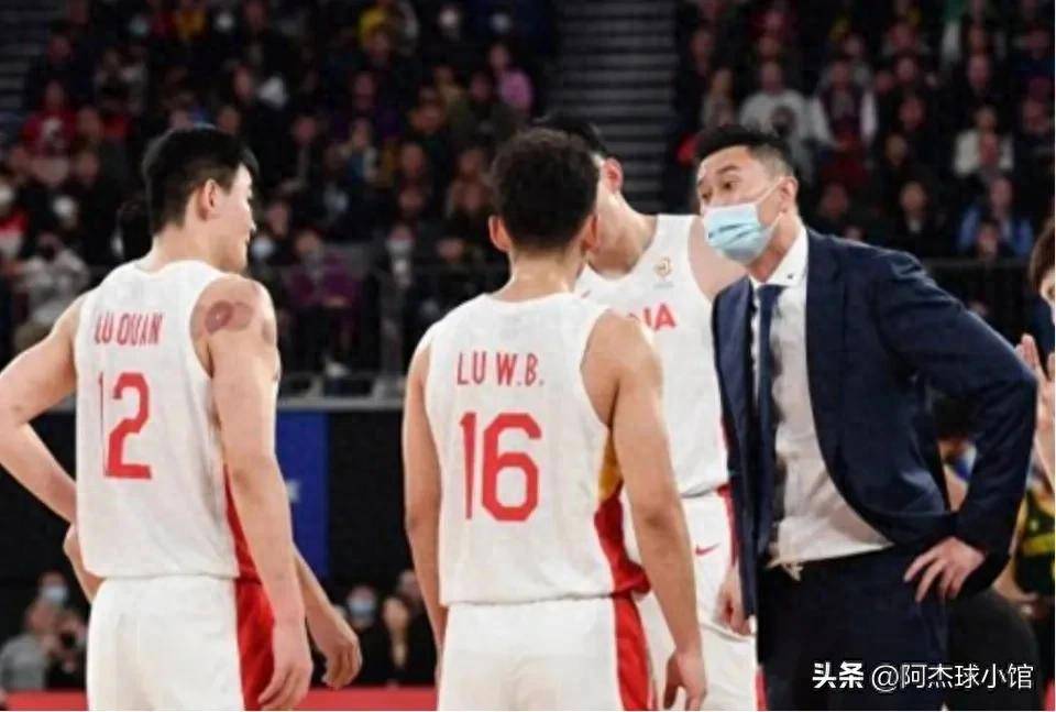 男子篮球比赛中，澳大利亚与法国展开激烈对决