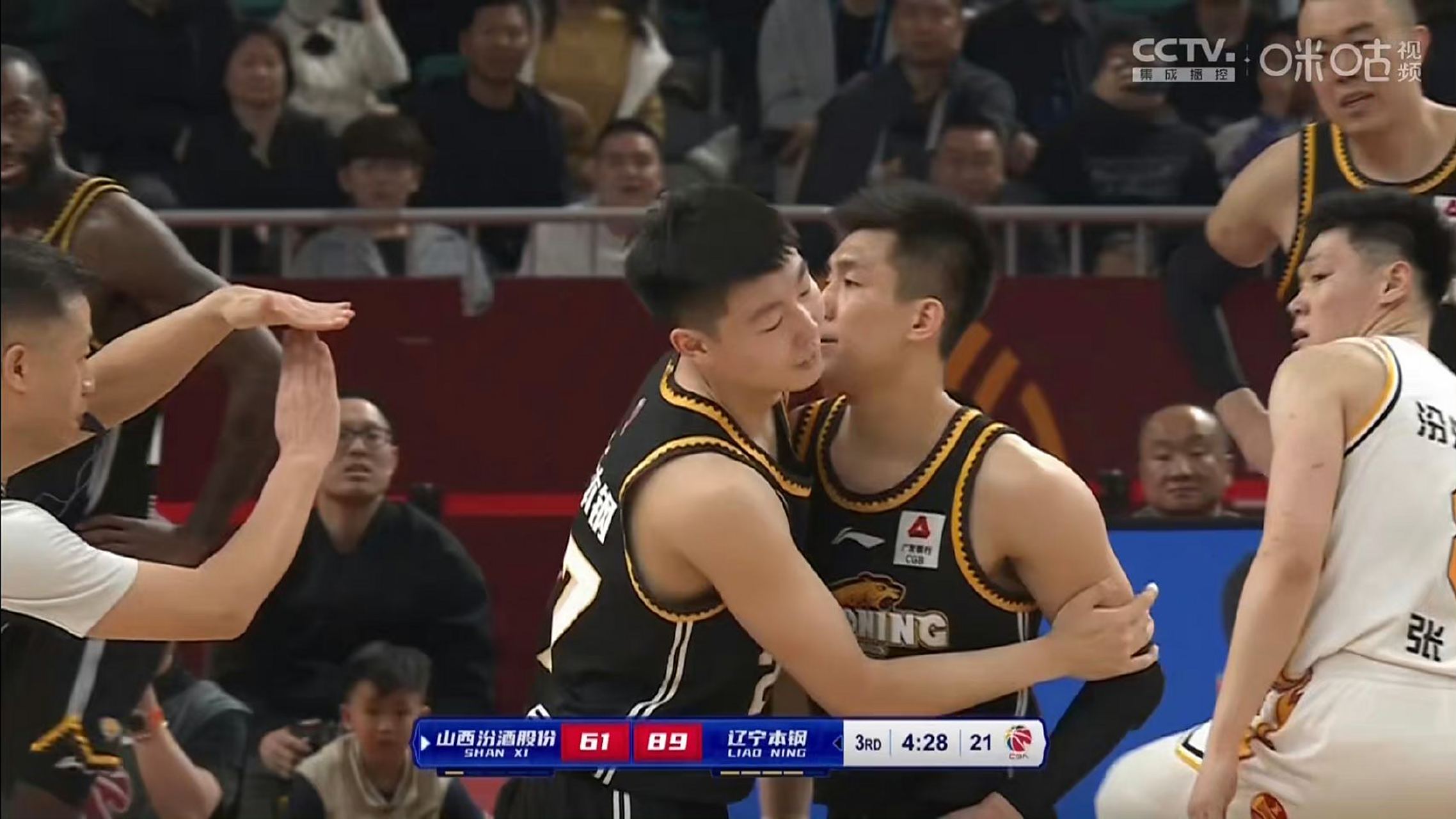 辽宁男篮主场战胜山西队，迎来胜利