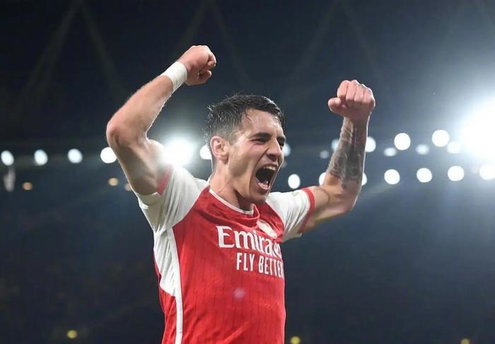 关于波尔图后卫加盟佛罗伦萨，引发热议的信息