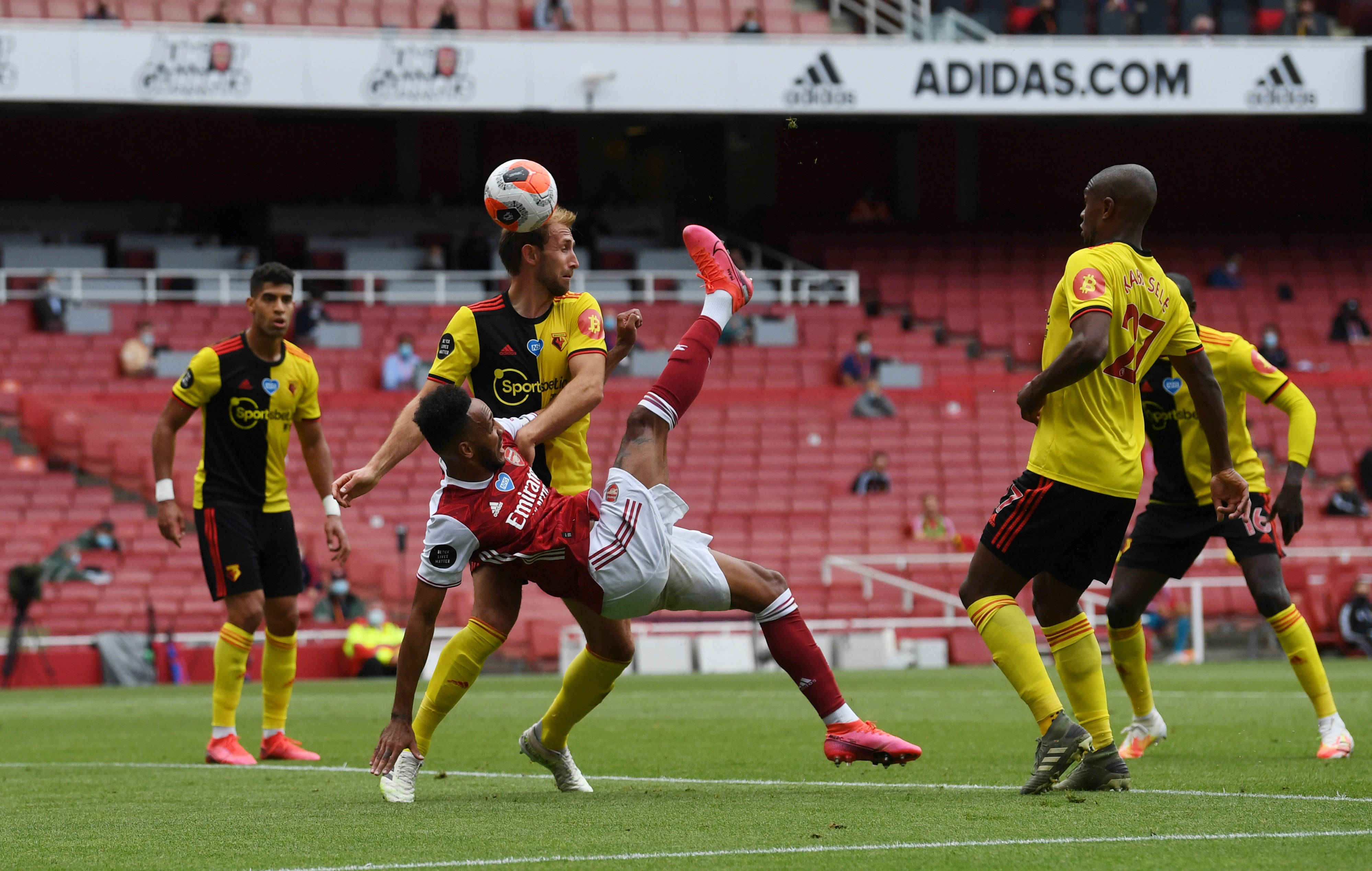 阿森纳主场不敌沃特福德，英超竞赛仍存变数的简单介绍