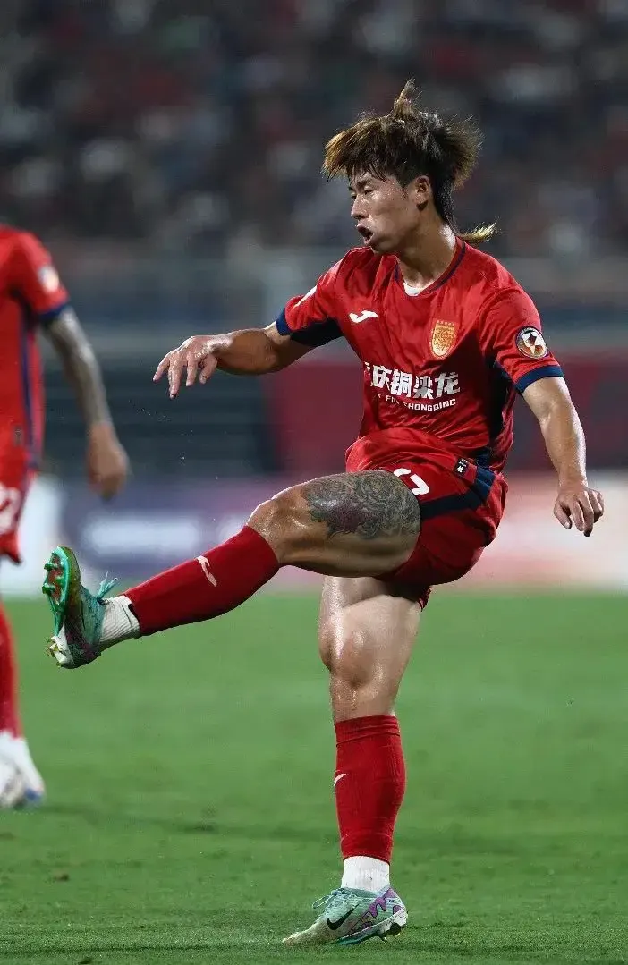 球队新晋球员崭露头角，CBA联赛走红全国