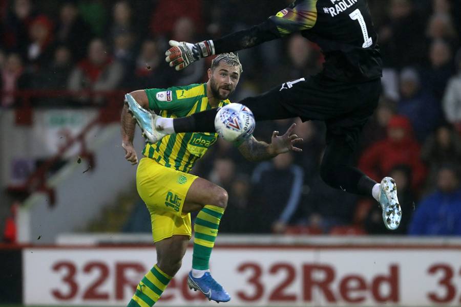 雷火电竞主播-包含查尔顿遇阻西布朗，难敌对手压力的词条