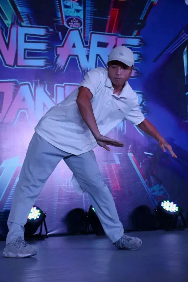 雷火电竞-惊心动魄的角逐让人目不转睛的简单介绍