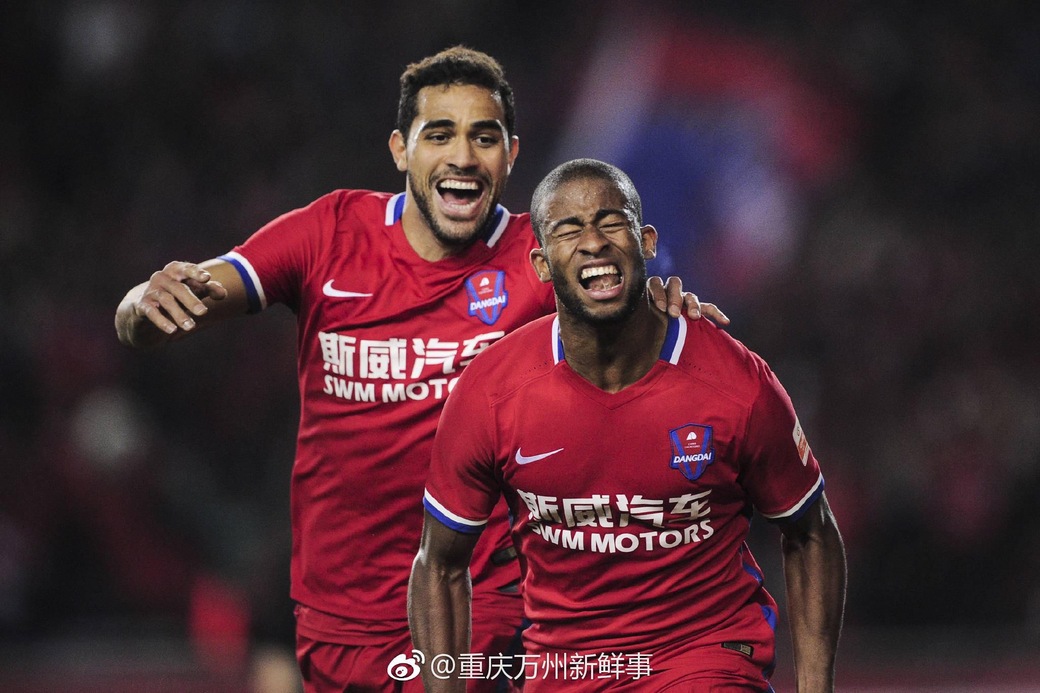 重庆斯威队在主场的表现引发球迷热议的简单介绍