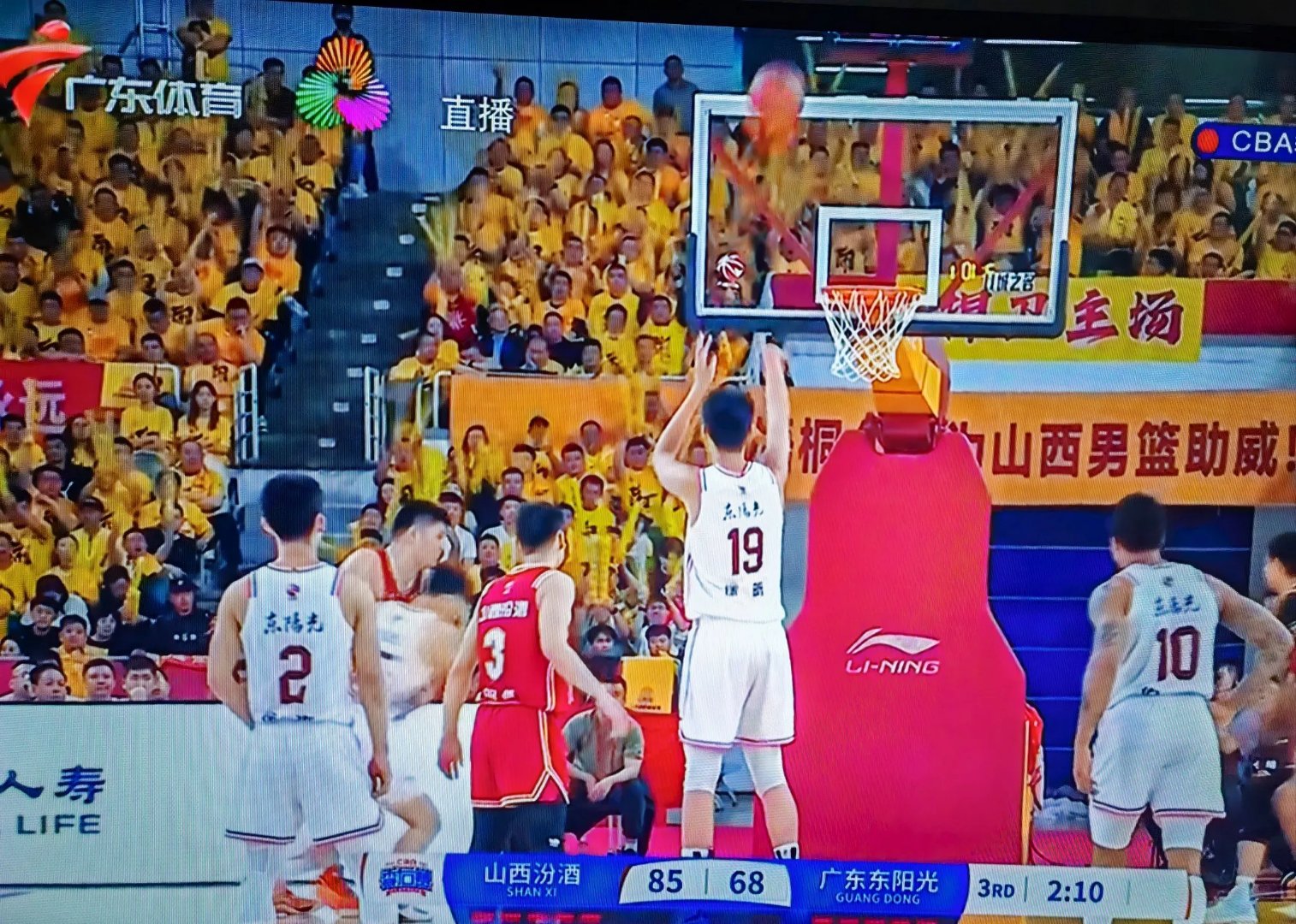 山西男篮取得关键胜利，晋级冲刺成功