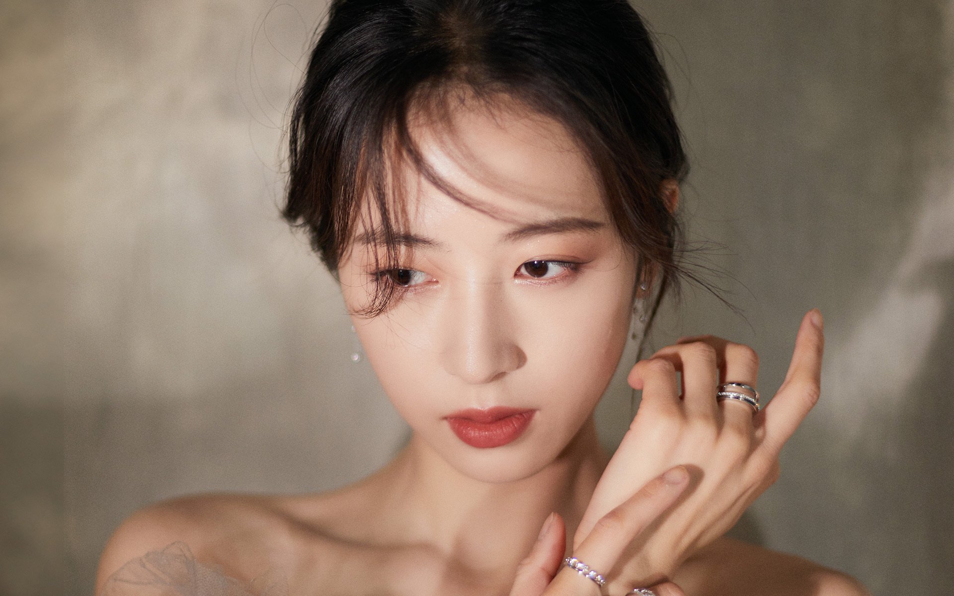 雷火电竞网址-冰封绿茵，一枪破晓